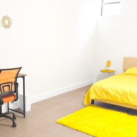 Yellow Sunrise Brighton Beach Retreat Apartment New York Bagian luar foto