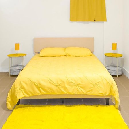 Yellow Sunrise Brighton Beach Retreat Apartment New York Bagian luar foto