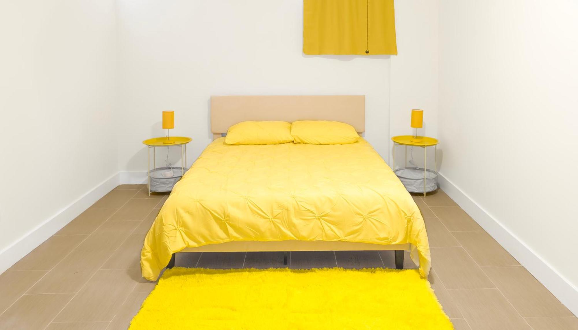 Yellow Sunrise Brighton Beach Retreat Apartment New York Bagian luar foto